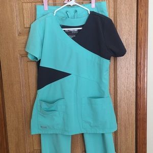 Scrub set